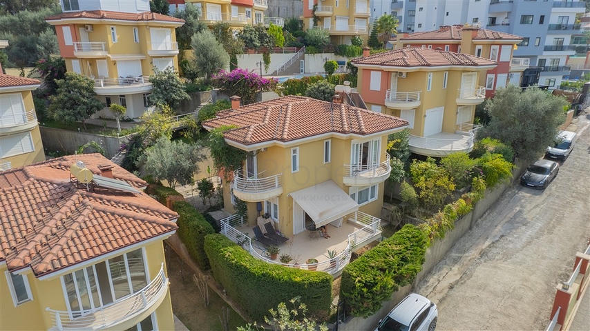 Вилла планировкой 4+1 в районе Каргыджак