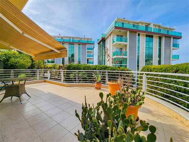 Вилла планировкой 4+1 в районе Каргыджак