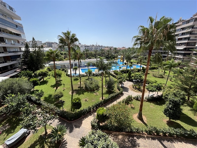 Квартира планировкой 2+1 в комплексе с семейной концепцией в районе Тосмур.