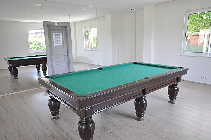 Квартира планировкой 3+1 в районе Тосмур 50м до моря.