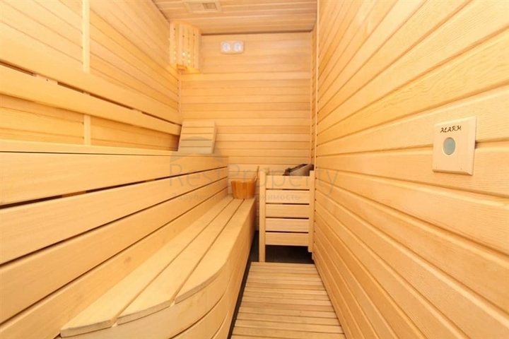 Квартира планировкой 3+1 в районе Тосмур 50м до моря.