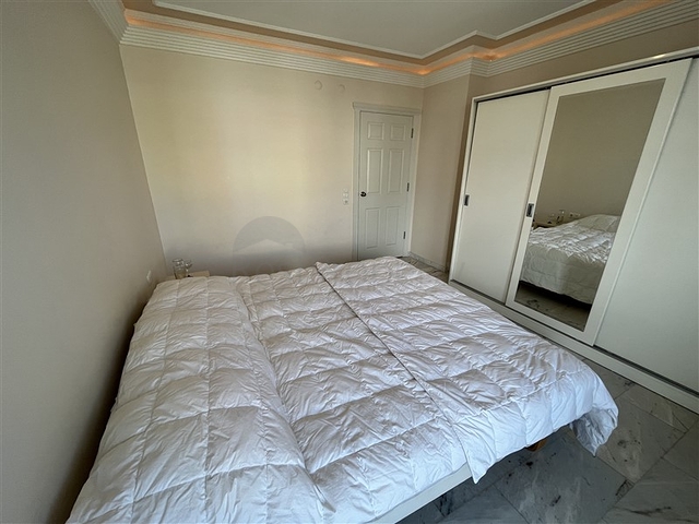 Квартира планировкой 3+1 в районе Тосмур 50м до моря.