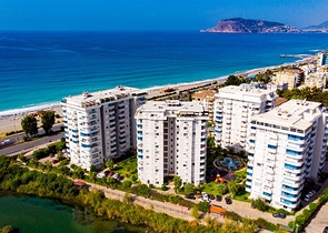 Квартира планировкой 3+1 в районе Тосмур 50м до моря.