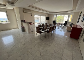 Квартира планировкой 3+1 в районе Тосмур 50м до моря.