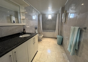 Квартира планировкой 3+1 в районе Тосмур 50м до моря.