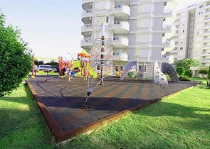 Квартира планировкой 3+1 в районе Тосмур 50м до моря.