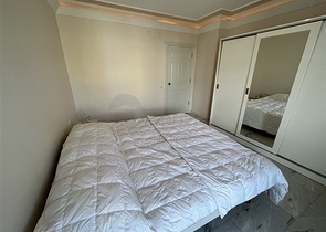 Квартира планировкой 3+1 в районе Тосмур 50м до моря.