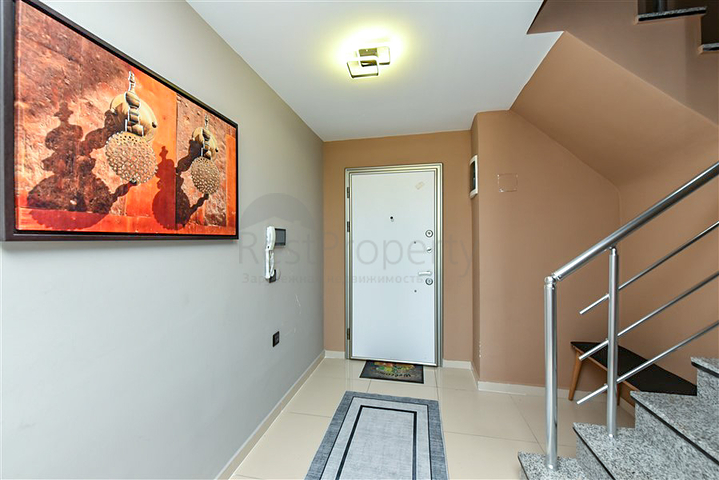 Меблированный пентхаус 2+1 всего в 200 метрах от моря