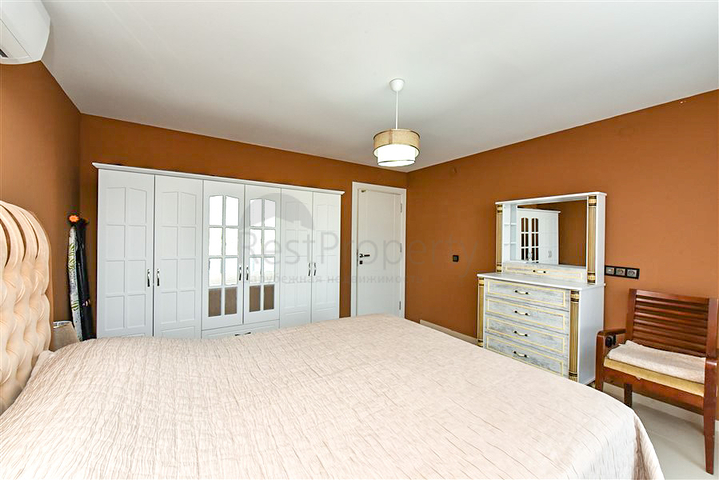 Меблированный пентхаус 2+1 всего в 200 метрах от моря