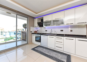 Меблированный пентхаус 2+1 всего в 200 метрах от моря