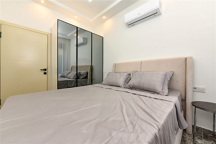 Двухкомнатная квартира с выходом в сад в центре Аланьи