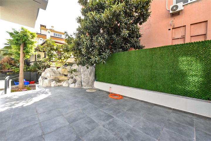 Двухкомнатная квартира с выходом в сад в центре Аланьи