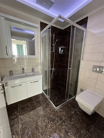 Просторная квартира планировкой 2+1 в пешей доступности до моря