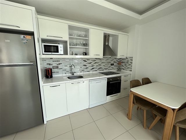 Просторная квартира планировкой 2+1 в пешей доступности до моря