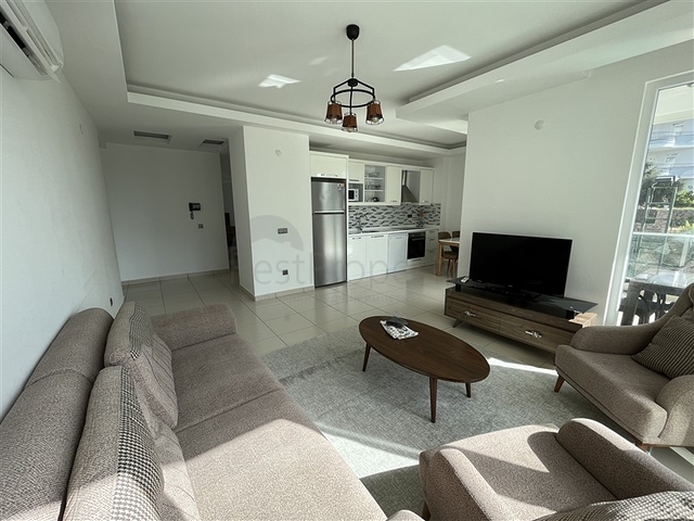 Просторная квартира планировкой 2+1 в пешей доступности до моря