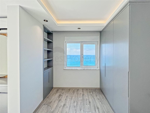 Большая квартира с шикарным видом на Средиземное море