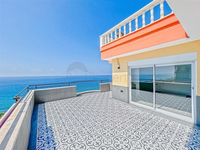 Большая квартира с шикарным видом на Средиземное море