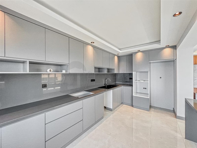 Большая квартира с шикарным видом на Средиземное море