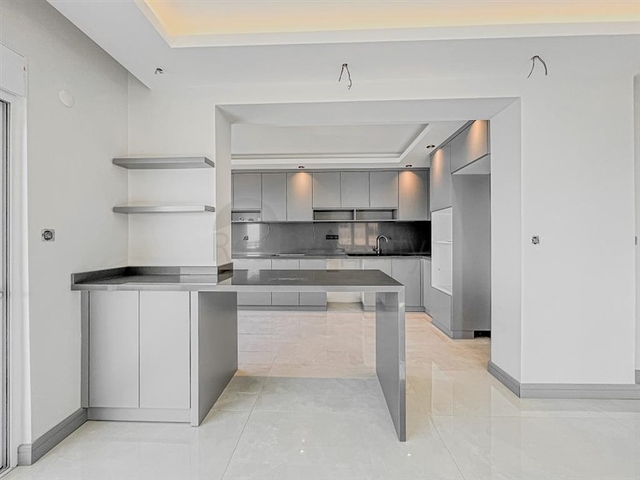 Большая квартира с шикарным видом на Средиземное море