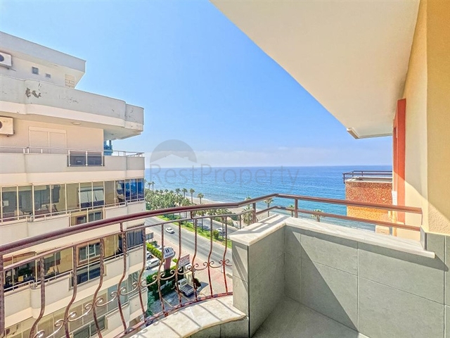 Большая квартира с шикарным видом на Средиземное море