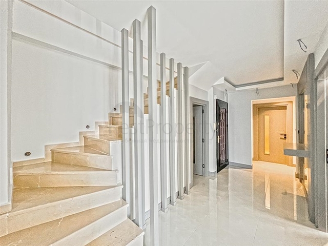 Большая квартира с шикарным видом на Средиземное море