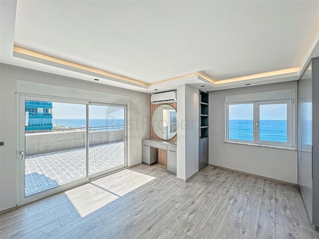 Большая квартира с шикарным видом на Средиземное море