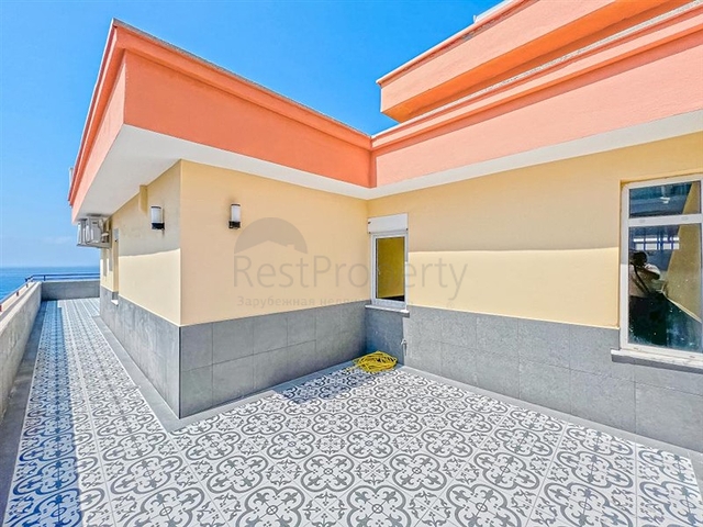 Большая квартира с шикарным видом на Средиземное море