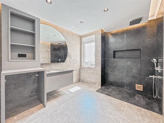 Большая квартира с шикарным видом на Средиземное море