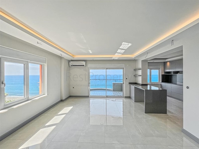 Большая квартира с шикарным видом на Средиземное море