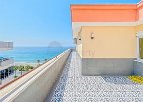 Большая квартира с шикарным видом на Средиземное море