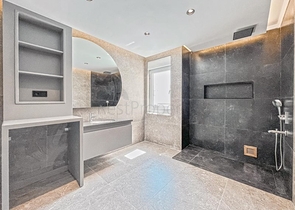 Большая квартира с шикарным видом на Средиземное море