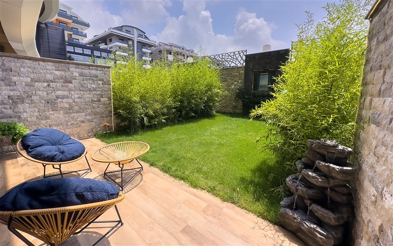 Садовый дуплекс 2+1 на первой береговой линии в Каргыджаке