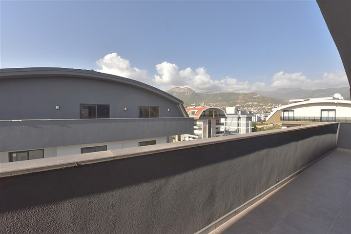 Большой пентхаус 4+1 в районе Оба