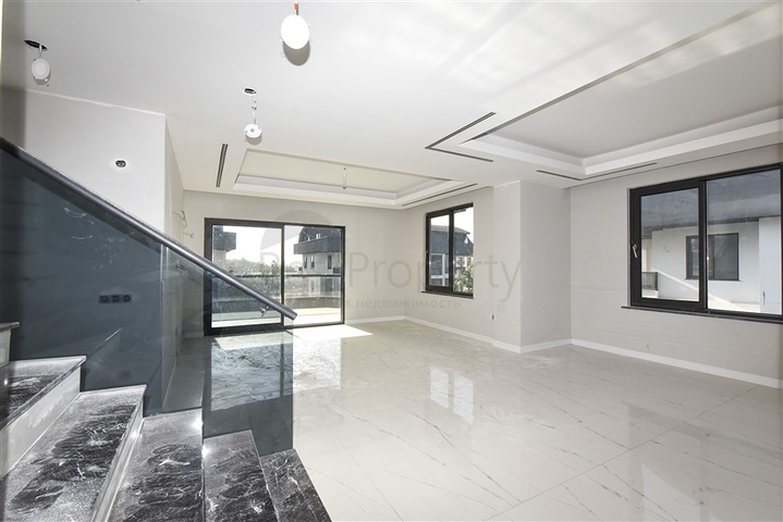 Большой пентхаус 4+1 в районе Оба