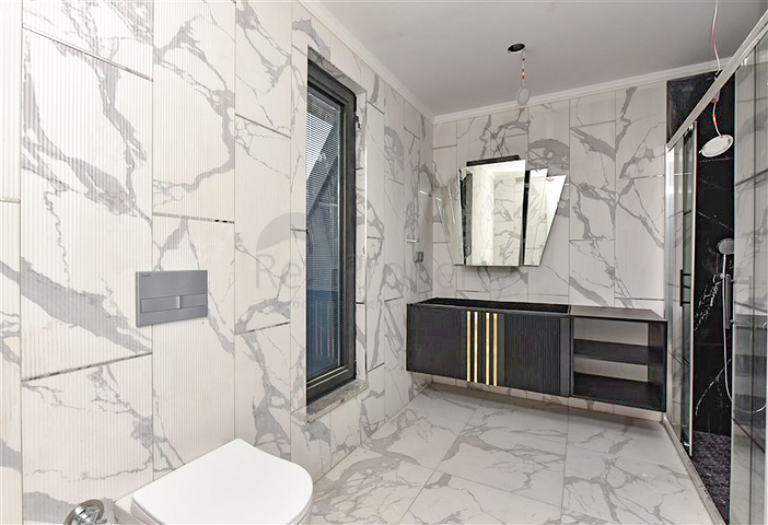 Большой пентхаус 4+1 в районе Оба