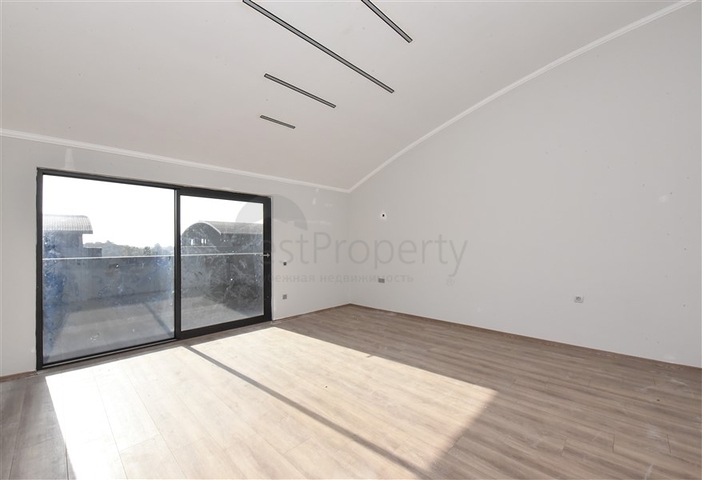 Большой пентхаус 4+1 в районе Оба