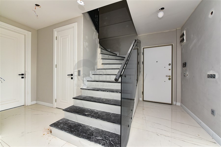 Большой пентхаус 4+1 в районе Оба