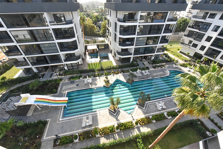 Большой пентхаус 4+1 в районе Оба