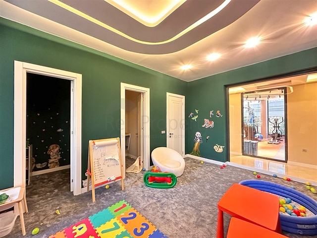 Большой пентхаус 4+1 в районе Оба