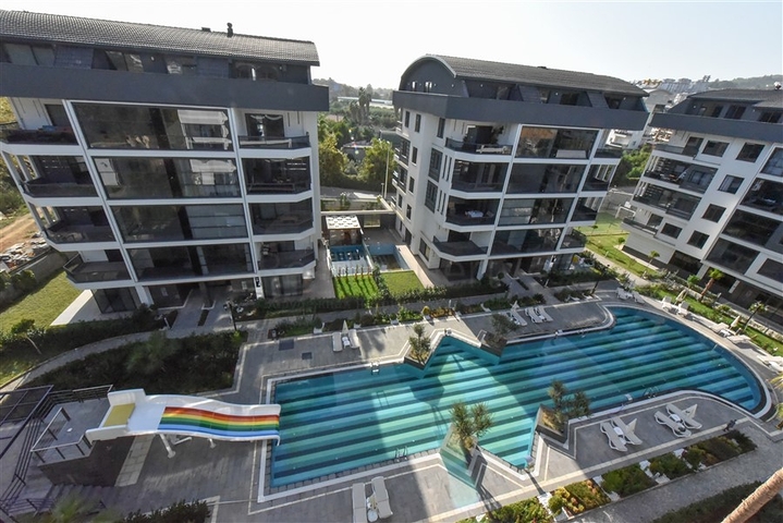 Большой пентхаус 4+1 в районе Оба