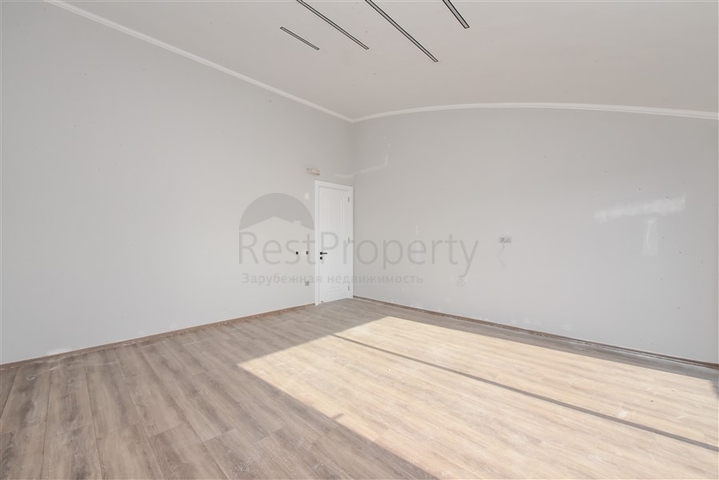 Большой пентхаус 4+1 в районе Оба