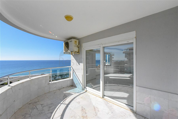 Квартира 2+1 на первой линии с фронтальным видом на море