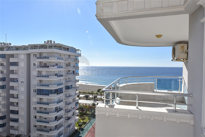 Квартира 2+1 на первой линии с фронтальным видом на море