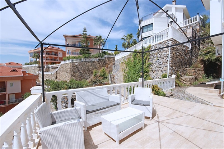 Вилла 4+1 с видом на море в районе Каргыджак