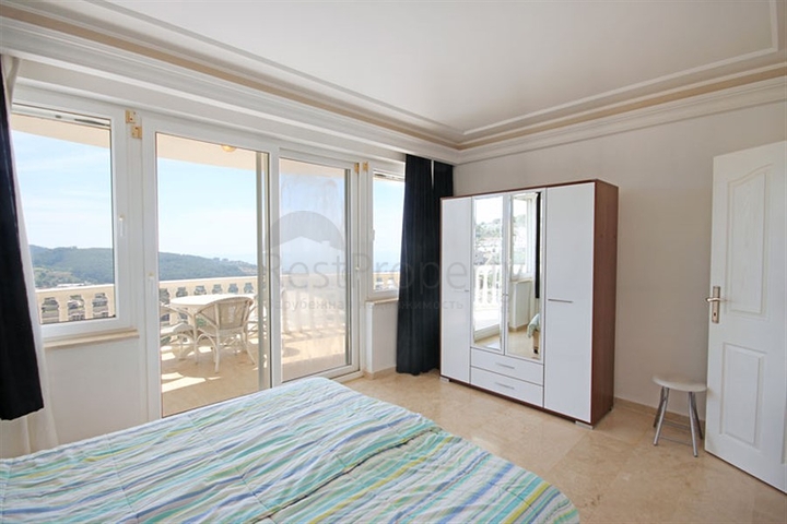 Вилла 4+1 с видом на море в районе Каргыджак