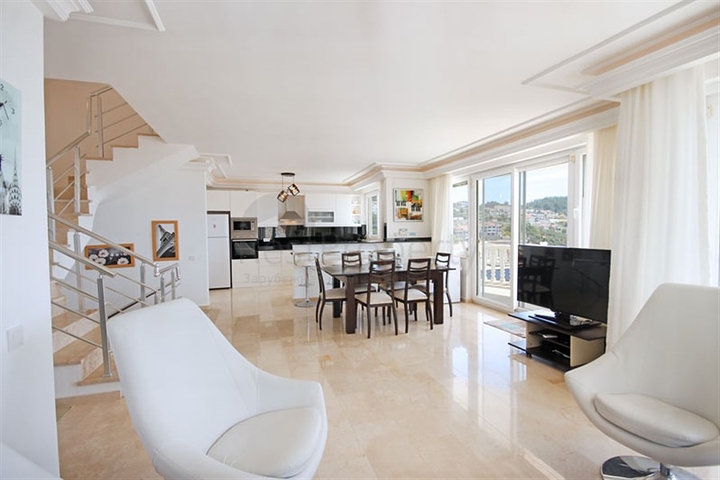 Вилла 4+1 с видом на море в районе Каргыджак