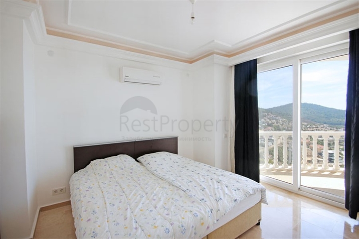 Вилла 4+1 с видом на море в районе Каргыджак