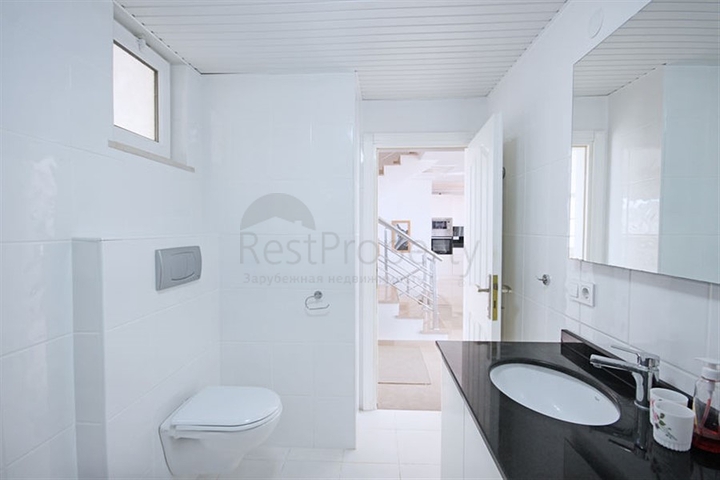 Вилла 4+1 с видом на море в районе Каргыджак