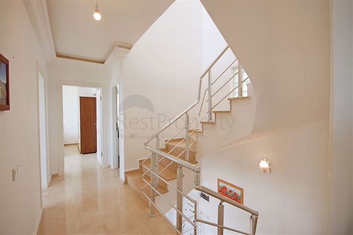 Вилла 4+1 с видом на море в районе Каргыджак