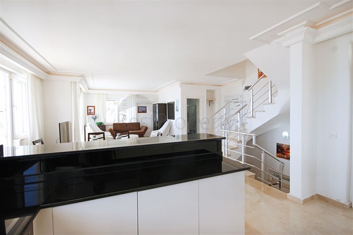 Вилла 4+1 с видом на море в районе Каргыджак